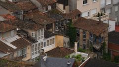 Edificaciones en estado ruinoso junto a otras restauradas en el conjunto histrico