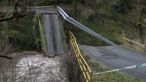 El puente ca�do en Navia de Suarna