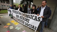 Los desahuciados Ricardo Mart�nez, Mercedes e Isabel, amenazan con otra huelga de hambre