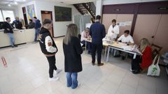 Mesa electoral en el centro de convivencia de Fingoi