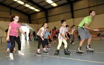 Los escolares se lo pasaron en grande en la primera sesi�n de patinaje del curso. 