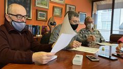 F�lix Garc�a (Riada Cidad�), Tino Alonso (PSOE) y Suso Vilas�nchez (BNG) presentaron la moci�n conjunta
