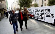 Una concentraci�n contra los despidos de un hospital de Vigo, en foto de archivo. 