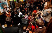 Dani Barreiro llen� el Gotham con su concierto pensado espec�ficamente para los m�s peque�os.