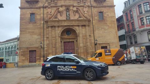Coche de la Policía Nacional, en Oviedo