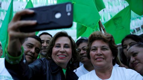 Torres, a la izquierda, es ahora la gran candidata a presidir el pa�s.