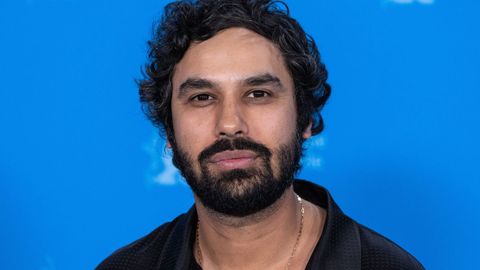 El actor Kunal Nayyar, en la alfombra roja de la Berlinale para la presentaci�n de �Spaceman�
