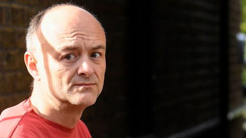 El exasesor principal de Boris Johnson, Dominic Cummings, el pasado mayo, a las puertas de su casa de Londres