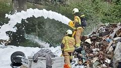 Bomberos apagan el incendio en A Pasaxe