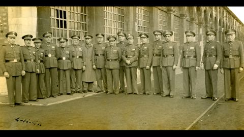 Oficiales de Artiller�a en la F�brica de Armas de Trubia (Oviedo), el 4 de diciembre de 1943