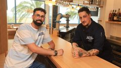 Pepe Vázquez y Dani Rivas, emprendedores de San Cibrao que abren este nuevo establecimiento en Burela