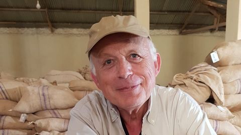 Dominique Roques acaba de publicar  El aroma de los bosques .