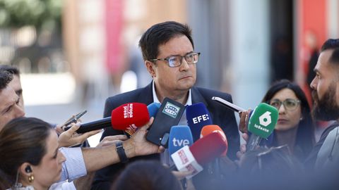 El ministro para la Transformaci�n Digital y de la Funci�n P�blica, �scar L�pez, atiende a la prensa a su llegada a la inauguraci�n de la VII edici�n de Talento Espa�a.