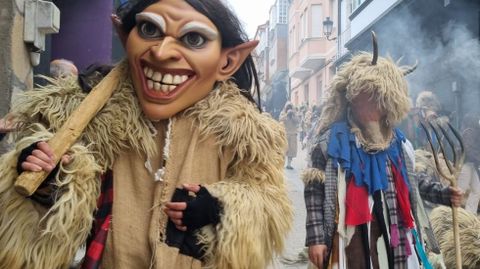 Cientos de personas participaron en la Mascarada Ibrica 