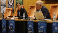 La conselleira Marta Villaverde y Sergio Lpez, gerente de Productores Pesqueros del Puerto de Burela, en la jornada sobre obligacin de desembarque y valorizacin de pescados celebrada el 26 de noviembre del 2026 en la sede de Armadores de Burela