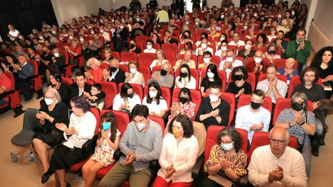 A concorrencia encheu o auditorio de Padrn para a homenaxe.