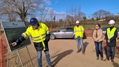 La consejera de Infraestructuras, Bel�n Fern�ndez, en una visita a Siero, con el alcalde, �ngel Garc�a.La consejera de Infraestructuras, Bel�n Fern�ndez, en una visita a Siero, con el alcalde, �ngel Garc�a