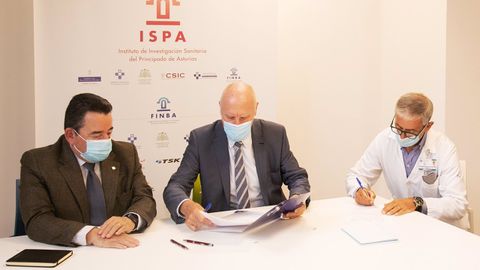 Fernando Mart�nez, Faustino Blanco y El�as Delgado firman el acuerdo de colaboraci�n