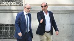 El empresario due�o de la compa��a Villafuel, Claudio Rivas, (a la derecha), a su llegada a la Audiencia Nacional.