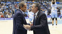 Luis Casimiro y Sergio Scariolo se saludan en los proleg�menos del encuentro.