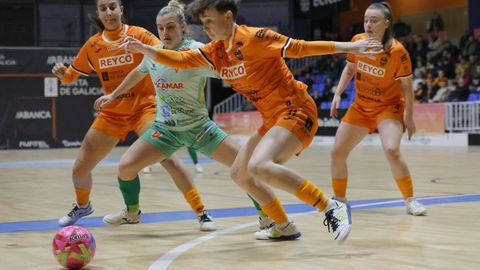 Lara, Irene y Cris Blanco, en el partido ante el Poio en Vista Alegre, no vestir�n de naranja esta temporada