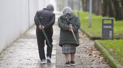 Dos mujeres, en diciembre del pasado a�o, en Ferrol 