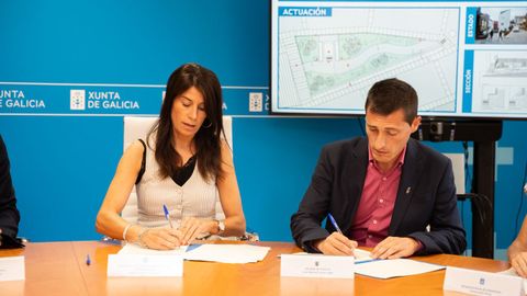Firma del convenio entre la conselleira de Infraestruturas y el alcalde de Fisterra