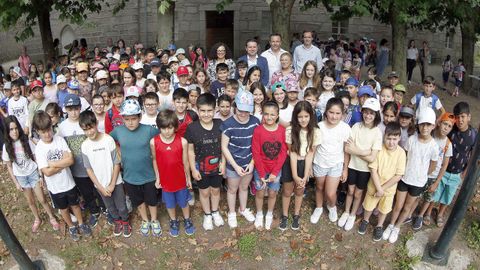 Más de doscientos niños de Boiro y A Pobra participaron en la jornada.
