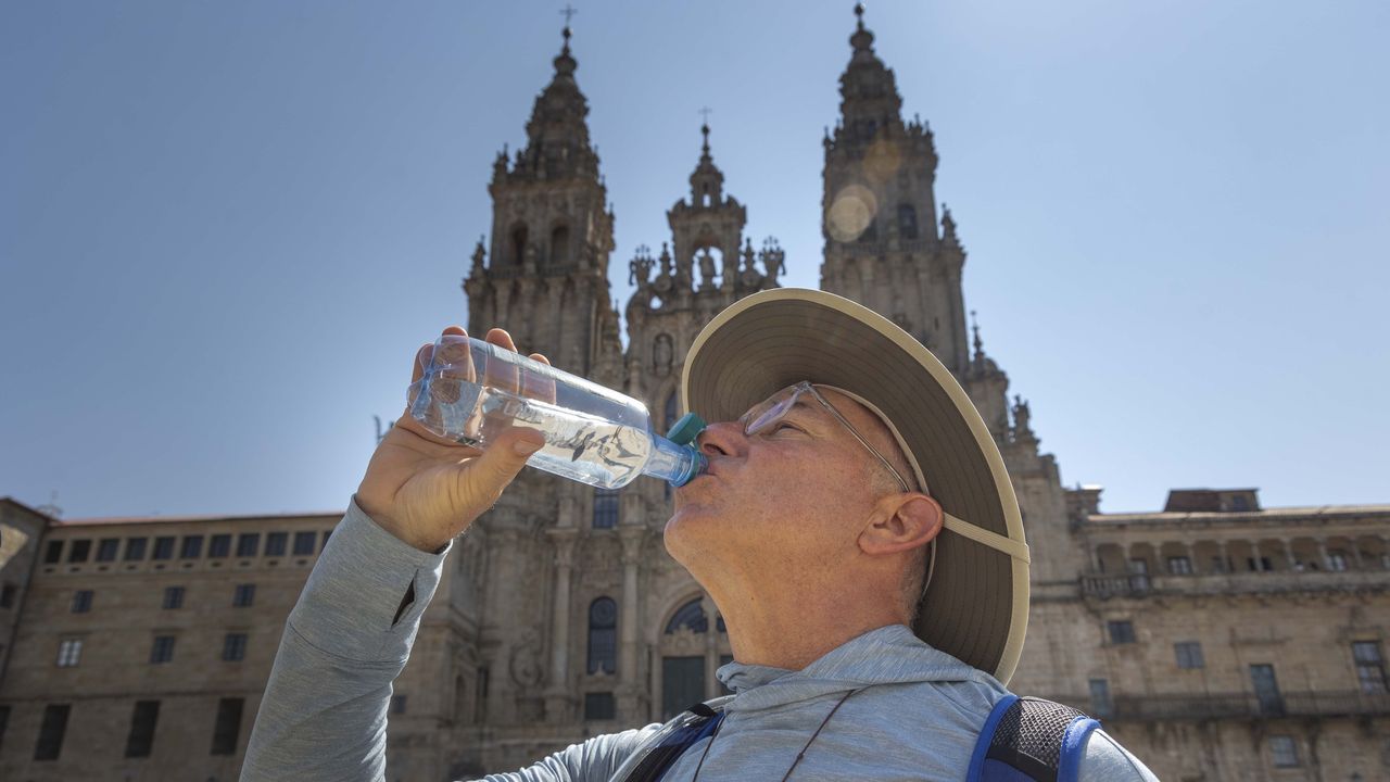 El calor extremo abandona buena parte de Galicia este lunes con 46 concellos en alerta roja