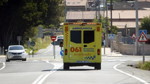 La ambulancia medicalizada abandona su puesto en el hospital do Saln�s para pasar el verano en el PAC de Baltar en Sanxenxo