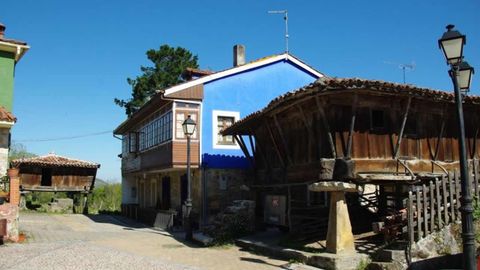 TORAZU, ASTURIAS. Destacan sus exquisitamente conservados h�rreos 