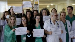 Parte del personal de Urgencias del Chuac par� durante unos minutos para protestar por sus condiciones laborales