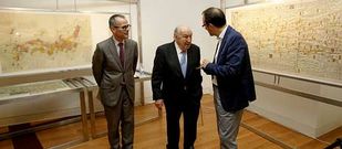 N��ez de las Cuevas (centro) acompa�ado por V�zquez y Lorenzo ayer en la inauguraci�n. 