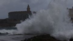 Alerta roja en el mar en A Coru�a por olas de hasta 8 metros de altura