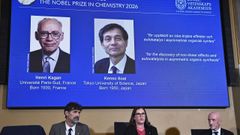 Momento en el que se dio a conocer los ganadores del Nobel, el franc�s Henri B. Kagan, de 96 a�os, y el japon�s Kenso Soai