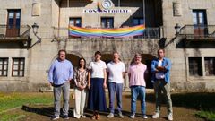 Ana Pont�n estuvo ayer en Zas donde departi� con el alcalde, Manuel Mu��o, y representantes de entidades locales.