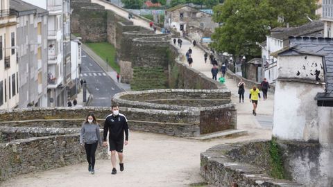 Paseos y carreras esta maana por la Muralla de Lugo