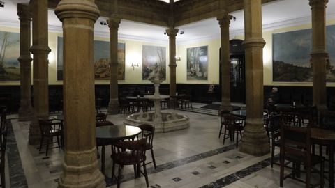 Patio de las columnas del Pazo Oca-Valladares, sede social del Liceo Recreo Ourensn.