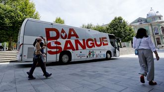 Unidad m�vil de la Axencia de Doaz�n de �rganos e Sangue, esta semana en la Praza Maior de Lugo.