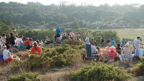 Observaci�n del eclipse en Santa Mari�a de Lagostelle (Guitiriz), organizada por el Concello