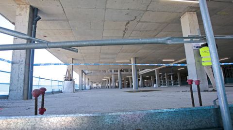el presidente de la Xunta Alfonso Rueda visita las obras del hospital Gran Montecelo