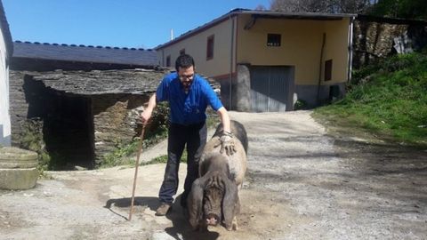 Mart�n Carballo. Samos. Recuper� el pastoreo tradicional con estos animales all� por el 2007. Ahora es el �nico habitante que contin�a viviendo en una aldea que cuando lleg� ten�a cinco casas habitadas.