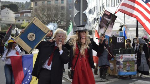 Desfile de entroido de Barbad�s por las calles de A Valenz�