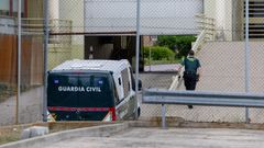 El furgn de la Guardia Civil en el que el ex secretario de organizacin del PSOE lleg a la crcel de Soto del Real.