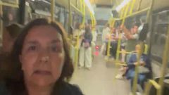 Vecinos de Os Tilos, en Teo, documentan el uso de la l�nea 12 del autob�s urbano