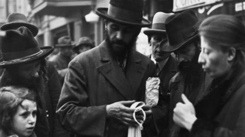 Judíos comerciando en Grenadier Strasse en el Berlín de 1932