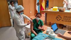 Anxo Abal Dom�nguez, enfermero de la uci de Montecelo, primer sanitario en vacunarse contra el covid en Pontevedra