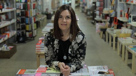 Ledicia Costas, nunha librara da Corua.