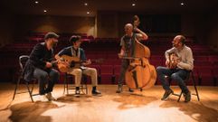 El folk de Entre Trastes llega esta noche al Clavic�mbalo