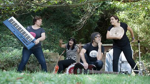 Lara Gonz�lez Mar �lvarez, Pedro Vigil y Cova de Silva, Petit Pop